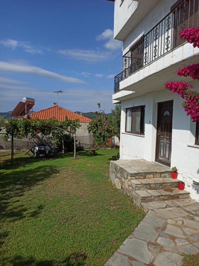 Dora'S House Comfortable Apartment With A Yard And View Пиргадикия Экстерьер фото